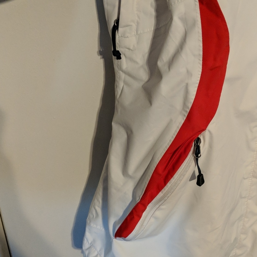 Ladies North Face Jacket With Multiple Pockets - image 5